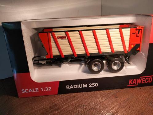 Te koop Kaweco Radium 250S silagewagen oranje doseerwalsen., Hobby en Vrije tijd, Modelauto's | 1:32, Nieuw, Tractor of Landbouw
