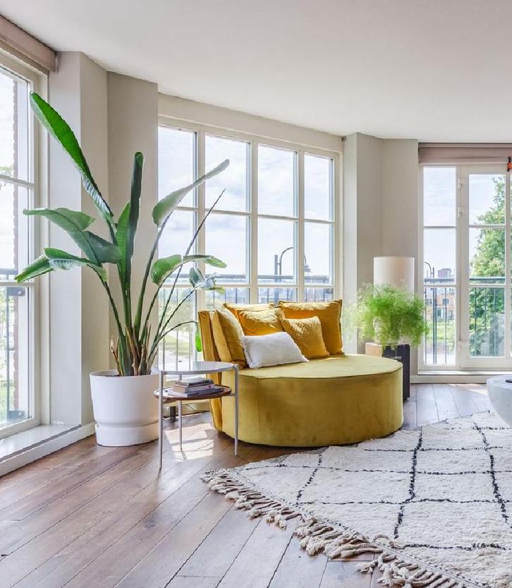 Te gekke Oker Gele Ronde Bank / Loungebank love seat, Huis en Inrichting, Banken | Sofa's en Chaises Longues, Gebruikt, Vierpersoons of meer