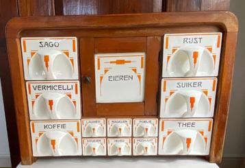 Porseleinen Art Deco kruidenrekje. (1920-1930) beschikbaar voor biedingen