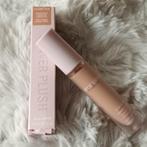 KYLIE JENNER power plush consealer...nieuw, Ophalen of Verzenden, Nieuw, Handen en Nagels