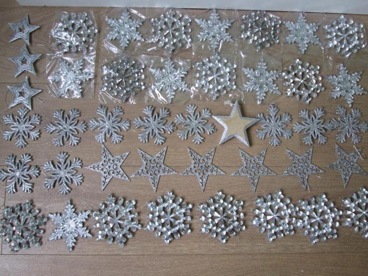 42 Zilveren Sterren Kerstboom Hangers Platte Kerstbal, Diversen, Kerst, Nieuw, Ophalen of Verzenden