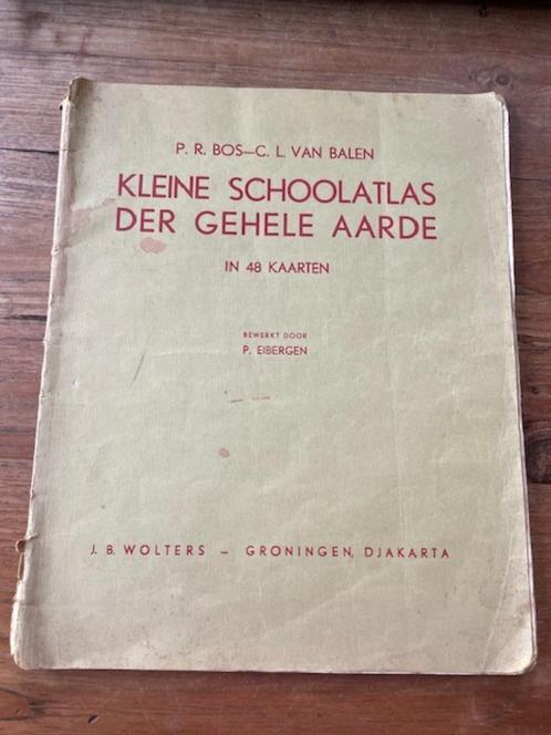 Kleine schoolatlas der gehele aarde. 44ste druk 1953., Boeken, Atlassen en Landkaarten, Gelezen, Landkaart, Wereld, Ophalen of Verzenden