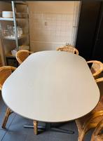 Ovalen eettafel met 5 rieten stoelen., Ophalen, Gebruikt, Rond