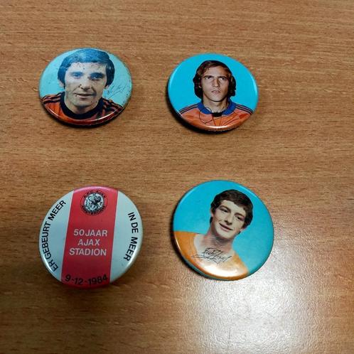 50 jaar Ajax stadion de Meer Button + nog andere buttons, Verzamelen, Sportartikelen en Voetbal, Gebruikt, Overige typen, Ajax