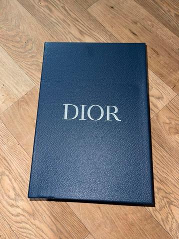 Dior b25 beschikbaar voor biedingen