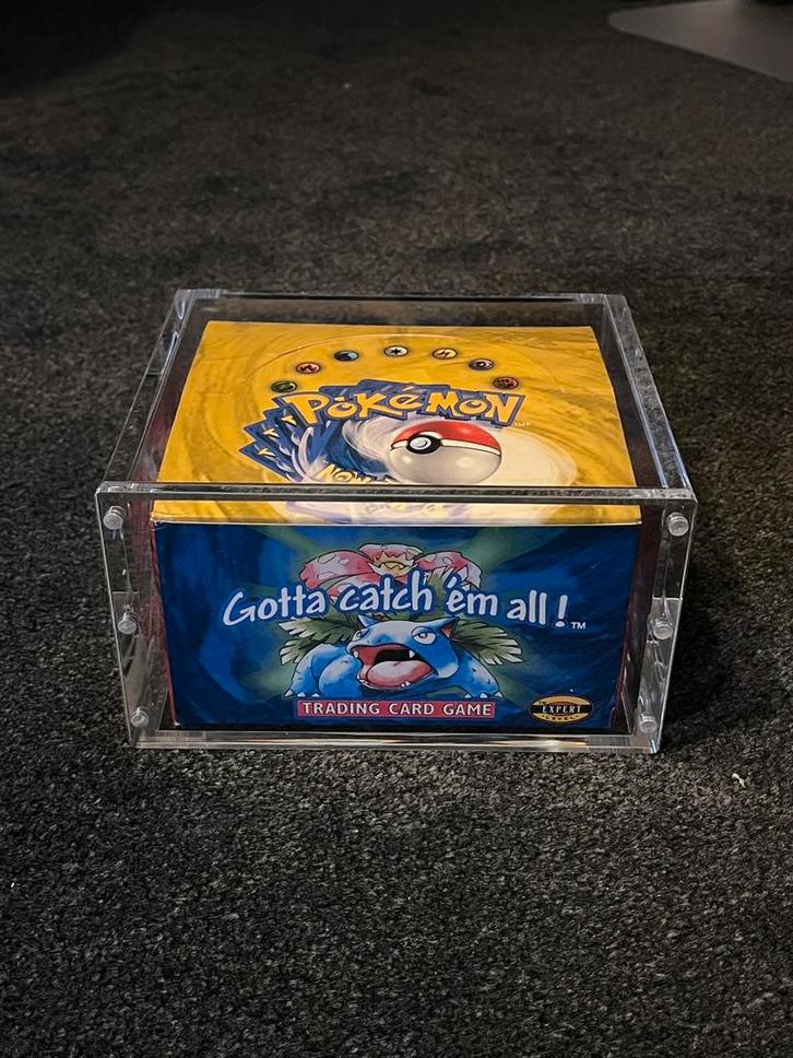 Pokémon Base Set Booster box (LEEG) mooi voor dislay, Hobby en Vrije tijd, Verzamelkaartspellen | Pokémon, Zo goed als nieuw, Boosterbox