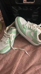 Leuke Nike Dunk low sneakers, Ophalen of Verzenden, Zo goed als nieuw, Schoenen