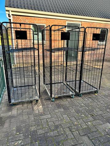 mooie ijzeren transport karren beschikbaar voor biedingen