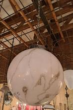 Grote gemarmerde glazen bol lamp 30 cm doorsnee Art Deco, Antiek en Kunst, Ophalen