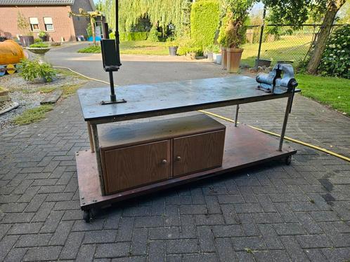 Te koop verrijdbare werkbank met zware bankschroef., Doe-het-zelf en Verbouw, Werkbanken, Zo goed als nieuw, Bankschroef, Ophalen