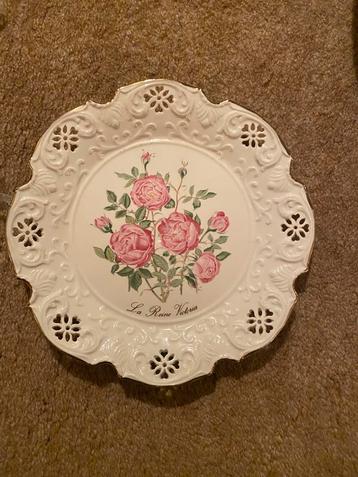 Royal Doulton Queen Victoria Rose Bord beschikbaar voor biedingen