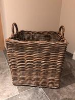 Grote vierkante rieten mand , 48x48 en ook ca48 cm hoog, Huis en Inrichting, Ophalen of Verzenden, Zo goed als nieuw, Vierkant