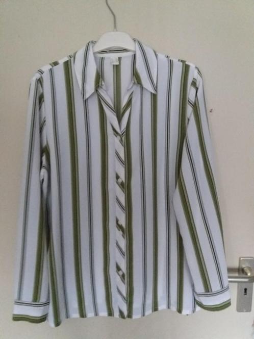Een witte blouse met lange mouw, met groen/zwarte strepen., Kleding | Dames, Blouses en Tunieken, Zo goed als nieuw, Maat 38/40 (M)