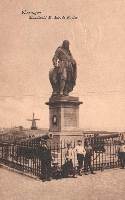 Vlissingen, standbeeld de Ruyter, met kinderen (1917) 129165, Verzamelen, Ansichtkaarten | Nederland, Gelopen, Zeeland, Voor 1920