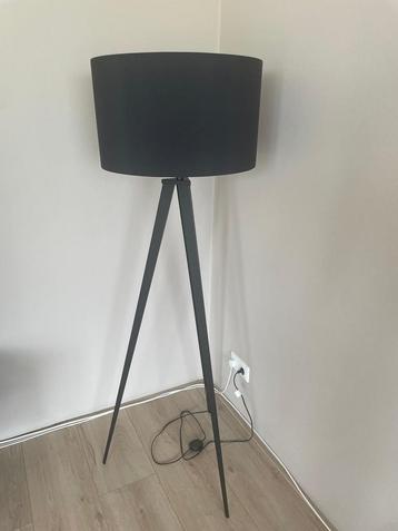 Zuiver Vloerlamp Zwart - Stijlvol en Modern