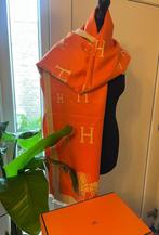 Mooie Hermes  warme winter Sjaal, Kleding | Dames, Mutsen, Sjaals en Handschoenen, Ophalen of Verzenden, Zo goed als nieuw, Maat 46/48 (XL) of groter