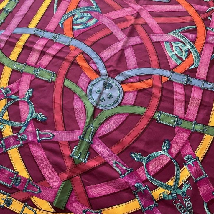 originele Hermès sjaal Cavalcadour, Kleding | Dames, Mutsen, Sjaals en Handschoenen, Zo goed als nieuw, Sjaal, Maat 46/48 (XL) of groter