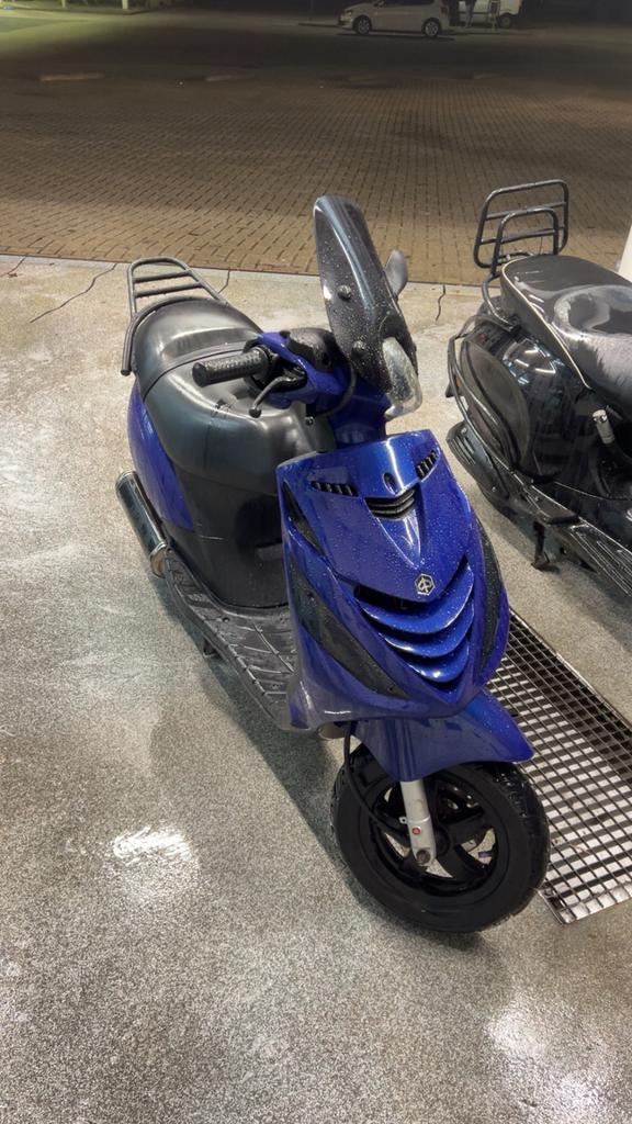 Piaggio zip 50cc 4t, Fietsen en Brommers, Scooters | Piaggio, Zo goed als nieuw, Zip, Maximaal 45 km/u, Benzine, Ophalen