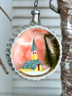 Antieke glas kerstbal ornament diorama kerkje met boompje, Diversen, Ophalen