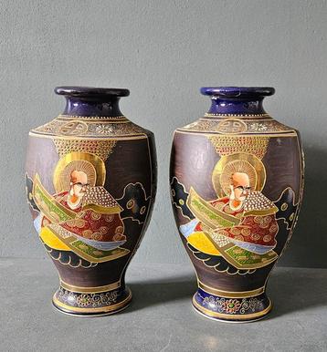 Een prachtig twee Japanse Satsuma vazen. beschikbaar voor biedingen