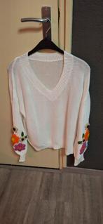Witte dames trui met bloemen applicaties, Wit, Zo goed als nieuw, Lange mouw, Geen merk