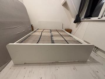 GERESERVEERD Ikea malm bedframe incl lattenbodem 140x200 - afbeelding 4