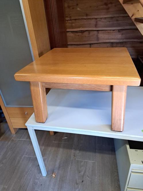 massief eiken bijzettafel te koop., Huis en Inrichting, Tafels | Bijzettafels, Gebruikt, Hout, Ophalen