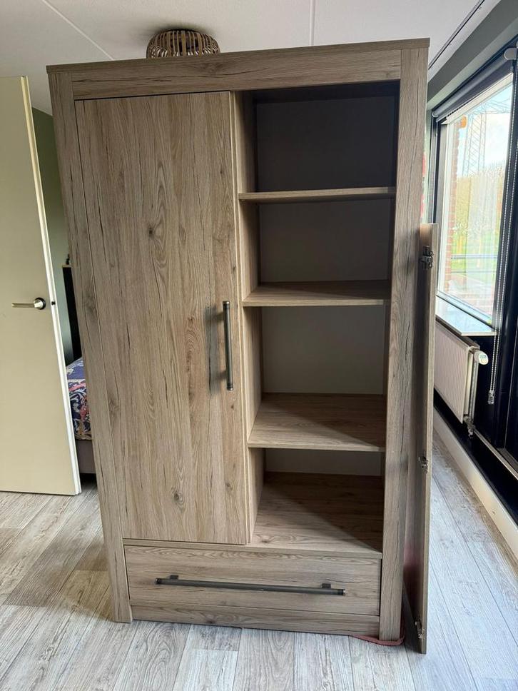 Stevige kledingkast, Huis en Inrichting, Kasten | Kledingkasten, Gebruikt, 150 tot 200 cm, 50 tot 100 cm, 25 tot 50 cm, Met deur(en)