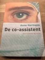 De Co-assistent - Anne Hermans, Boeken, Gelezen, Ophalen of Verzenden, Nederland, Anne Hermans