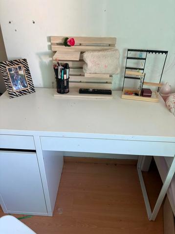 Bureau met stoel