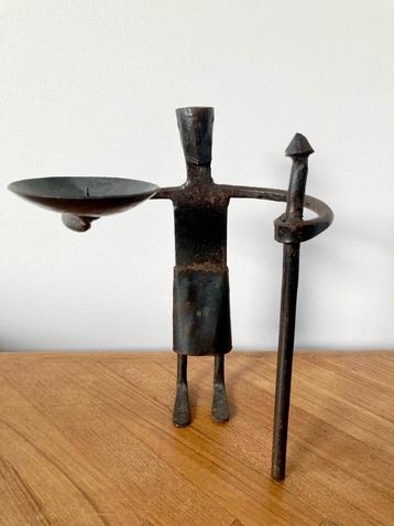 Metalen kandelaar in de vorm van een man - Bastar - abstract beschikbaar voor biedingen