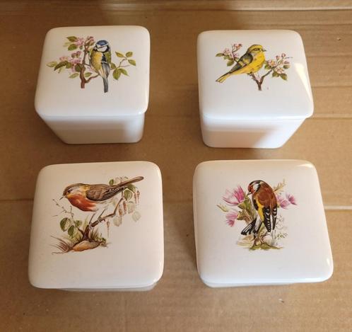 Delfts wit Porseleinen doosjes met vogel, Antiek en Kunst, Antiek | Porselein, Ophalen