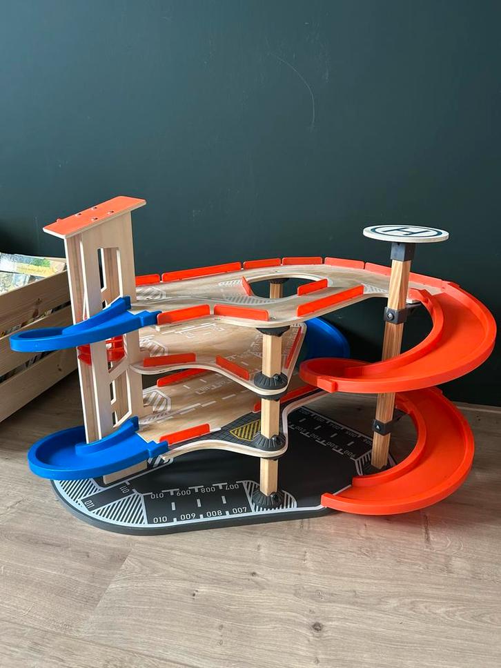 Houten Parkeergarage met Helikopterplatform, Kinderen en Baby's, Speelgoed | Speelgoedvoertuigen, Gebruikt, Ophalen