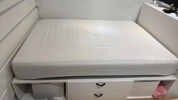 bed 2 persoons