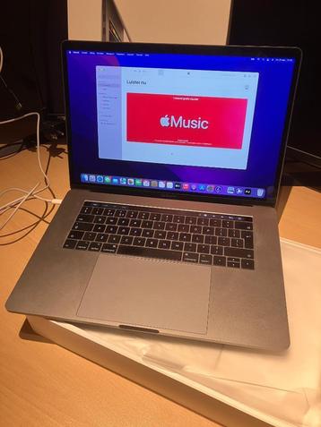 Apple Macbook Pro 15,4 inch + touchbar in zeer nette staat beschikbaar voor biedingen
