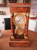 Oer 11334 ANTIEKE kolompendule met inlegwerk, Ophalen