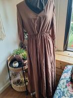 Lange jurk maat m 40 42, Kleding | Dames, Jurken, Bruin, Maat 42/44 (L), Ophalen of Verzenden, Zo goed als nieuw