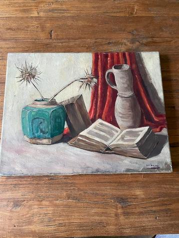 Stilleven met vaas, boek en kruik beschikbaar voor biedingen