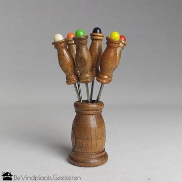 Vintage houten set cocktailvorkjes beschikbaar voor biedingen