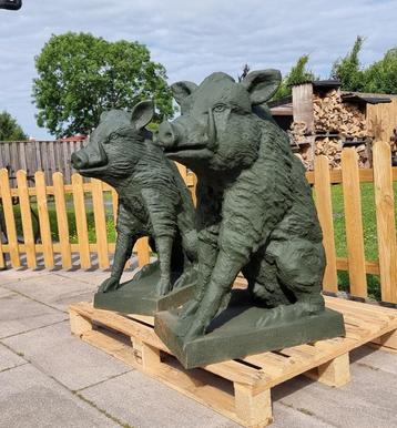Wild Zwijn Poortwachters - Wild Boar Tuin Beeld  beschikbaar voor biedingen