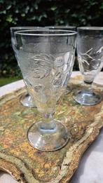 Vintage ijscoupes 4 stuks glas fruit relief, Verzamelen, Glas en Borrelglaasjes, Ophalen of Verzenden, Zo goed als nieuw