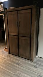 Houten Kast met Metalen Details - Ruime Opbergkast Antiek St, Antiek en Kunst, Antiek | Meubels | Kasten, Ophalen