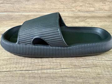 clowdpillow flops 38-39 zwart beschikbaar voor biedingen