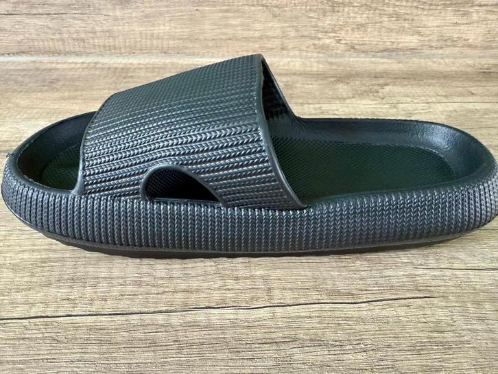 clowdpillow flops 38-39 zwart, Watersport en Boten, Watersportkleding, Nieuw, Zeil- of Surfschoenen, Dame of Heer, Ophalen of Verzenden