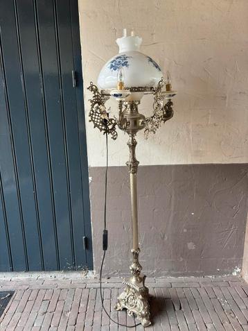 Antieke Stijl Vloerlamp beschikbaar voor biedingen
