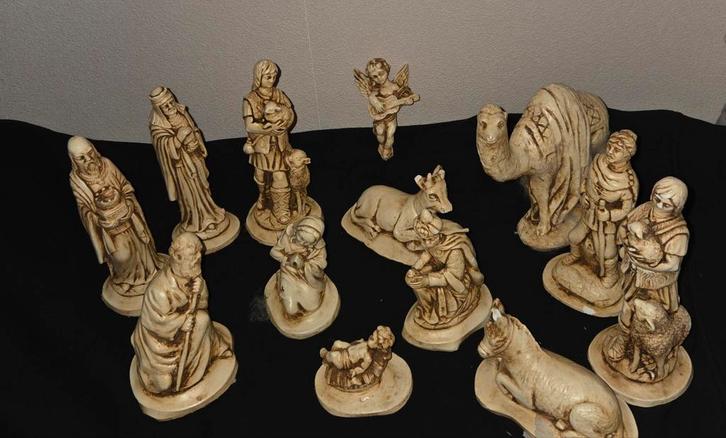 Kerststal beeldjes set, Antiek en Kunst, Antiek | Religie, Ophalen of Verzenden