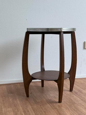 Retro bijzet/bloementafel beschikbaar voor biedingen