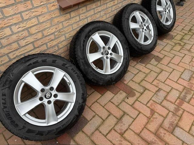 Goodyear Winterbanden 225/65/17 op Velgen - Toyota RAV4, Auto-onderdelen, Banden en Velgen, Banden en Velgen, Winterbanden, 17 inch