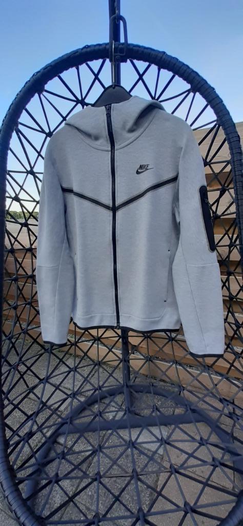 Nike Tech Fleece Sportswear Vest Grijs Zwart maat S !, Kleding | Heren, Truien en Vesten, Zo goed als nieuw, Maat 46 (S) of kleiner