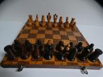 Te koop houten schaakkist, bord plus stukken, Een of twee spelers, Ophalen of Verzenden, Gebruikt